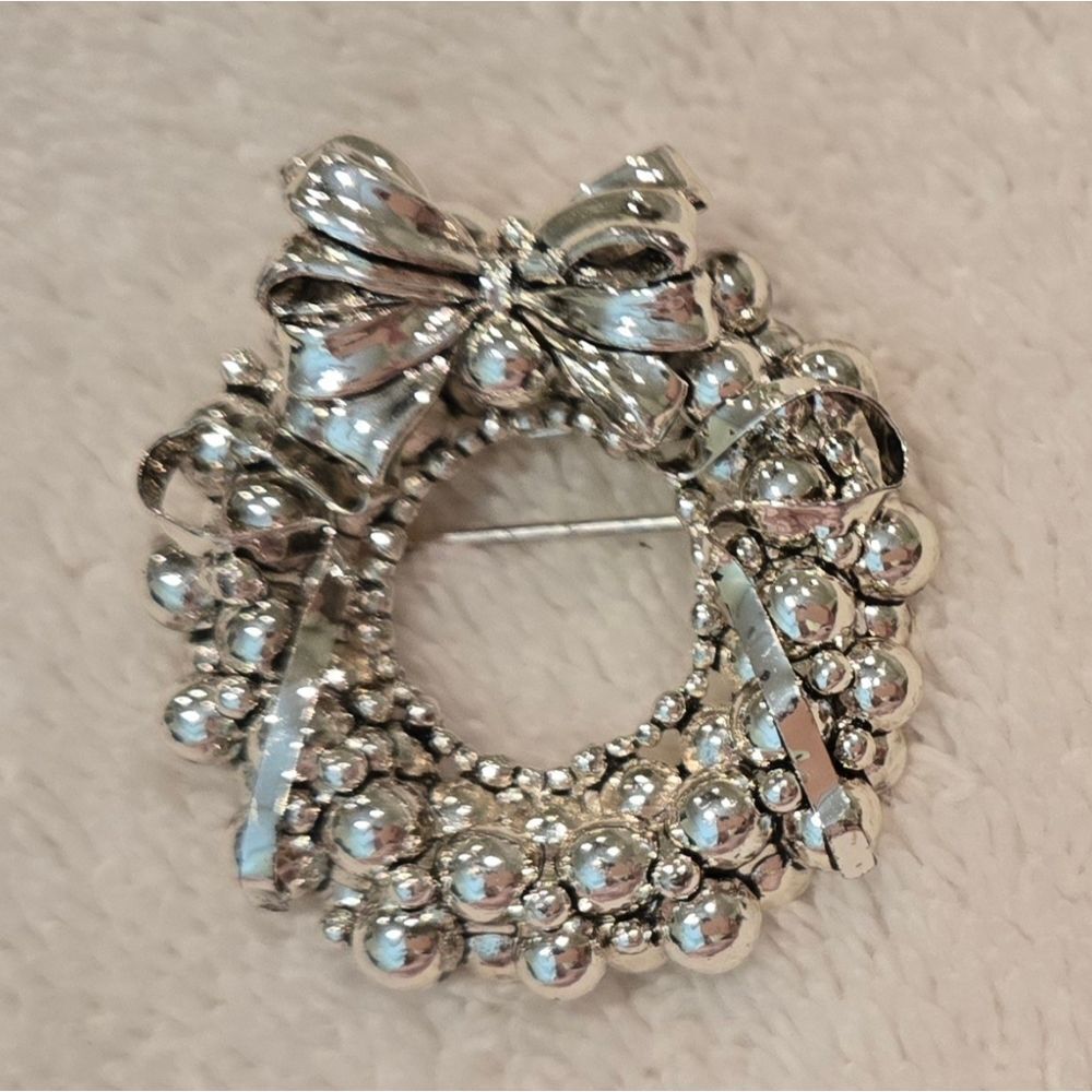 ❤️🎄🛍 VINTAGE Elegant Silver Wreath Brooch